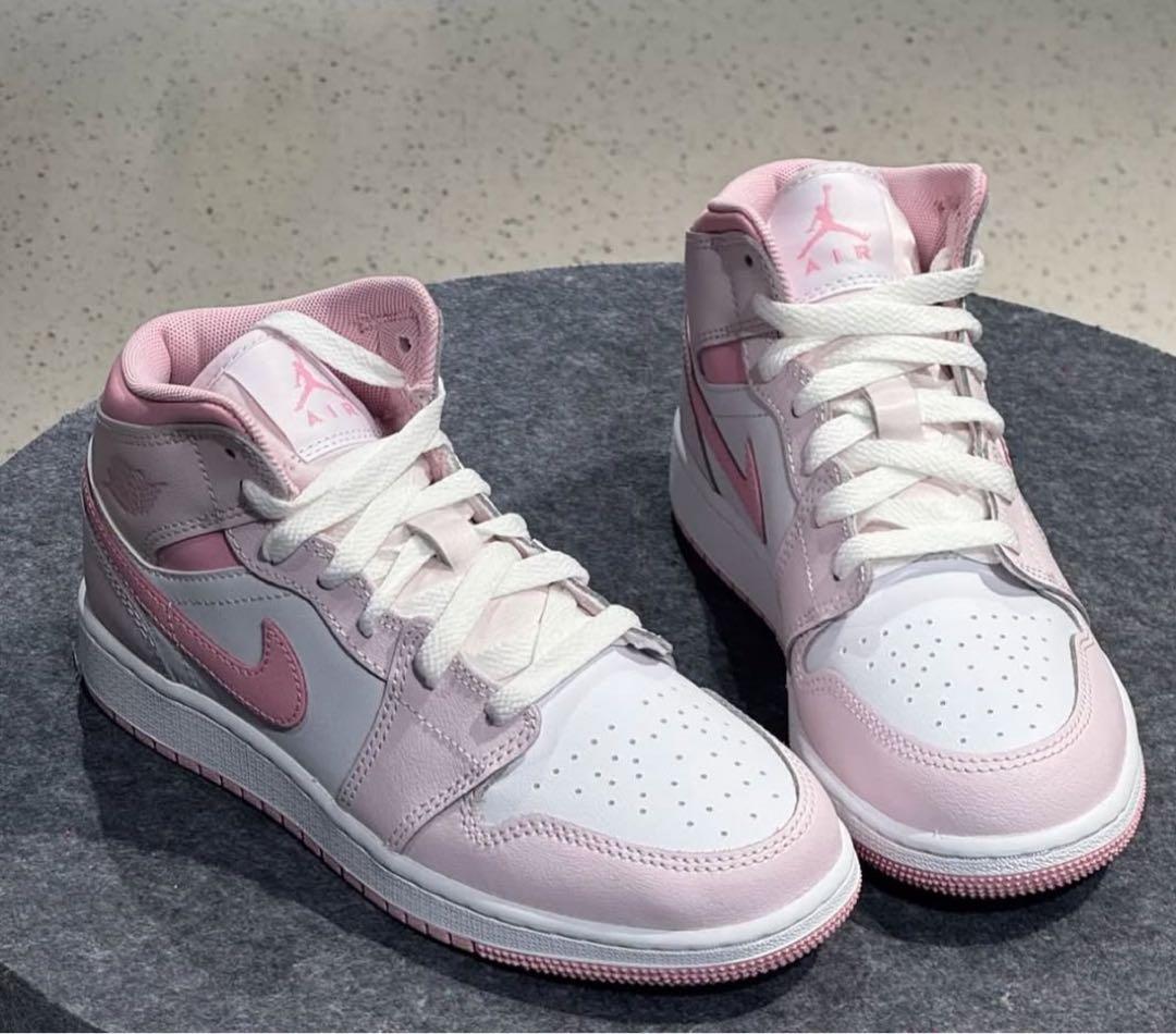 限定カラー【新品】NIKE GS AIR JORDAN1 MID　パールピンク