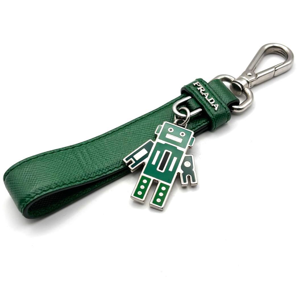 プラダ キーホルダー ロボット チャーム サフィアーノ レザー グリーン