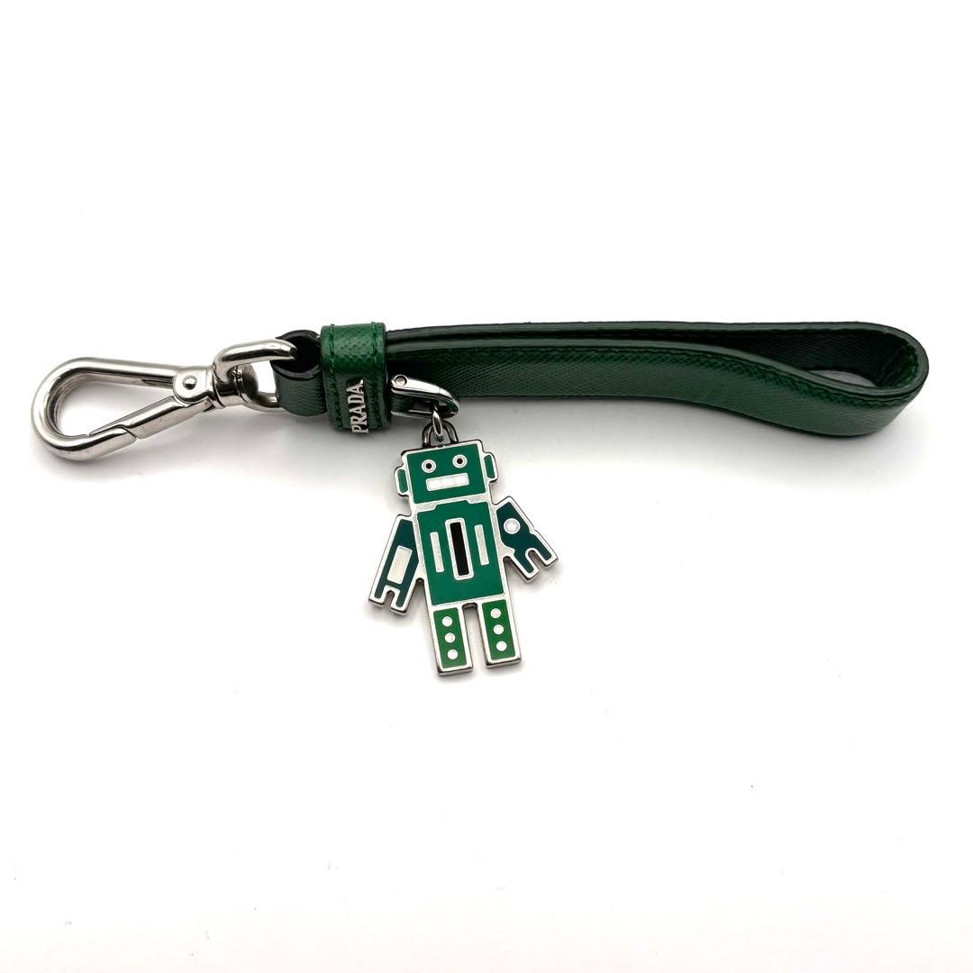 プラダ キーホルダー ロボット チャーム サフィアーノ レザー グリーン