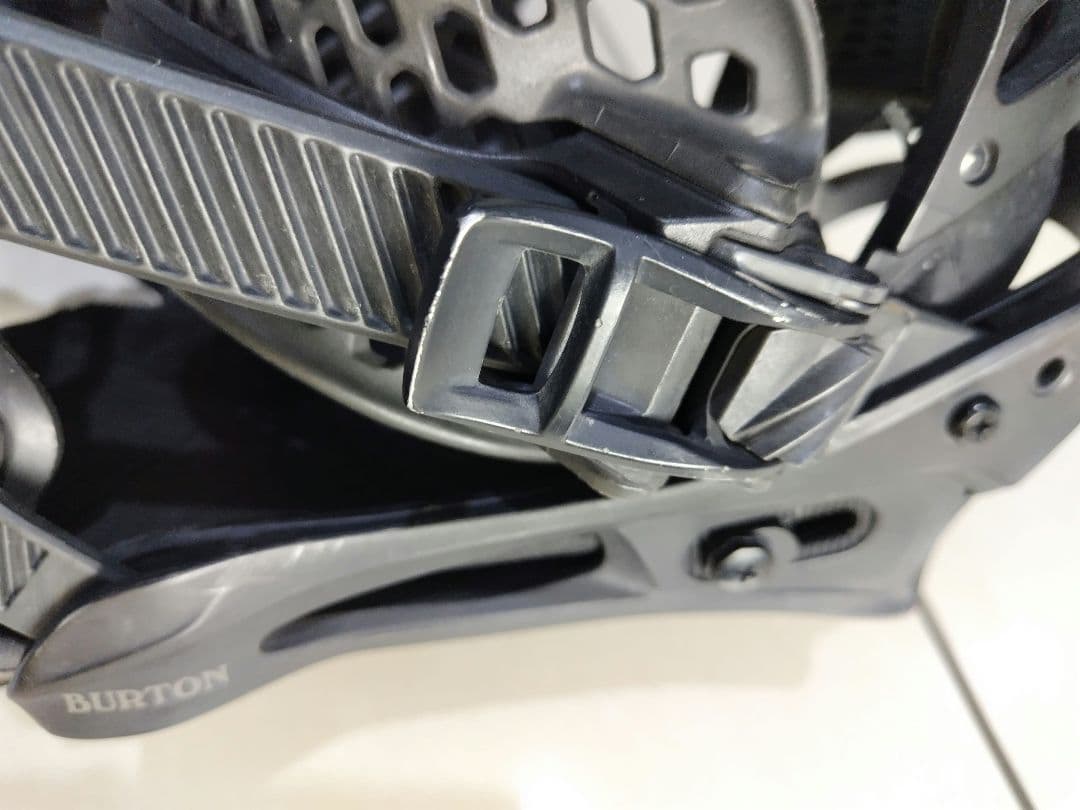 BURTON　マラビータ メンズ用スノーボードビンディング Sサイズ