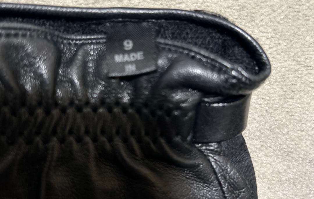 PRADAレザー ブラック 裏地カシミアサイズ9