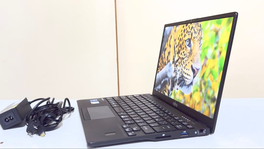 fujitsu U9312/K i5 1245U 8/256 13.3インチ