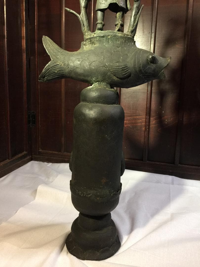 2026年、貴重な大変古い手作りの仏像です。