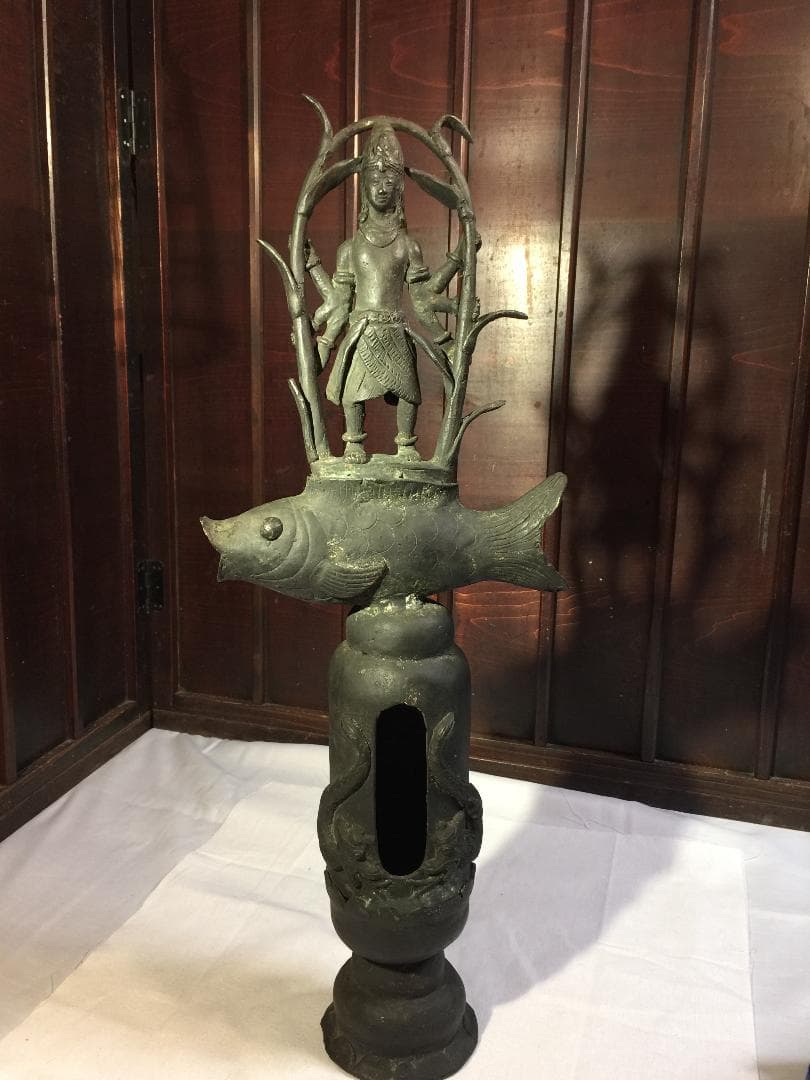 2026年、貴重な大変古い手作りの仏像です。