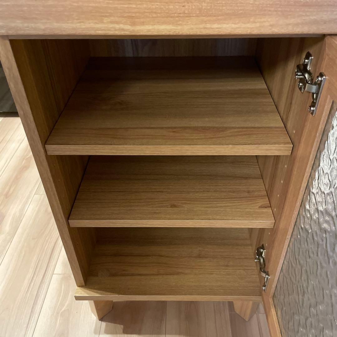 北欧家具　木製食器棚 引き出しとガラス扉付き　たのめる便