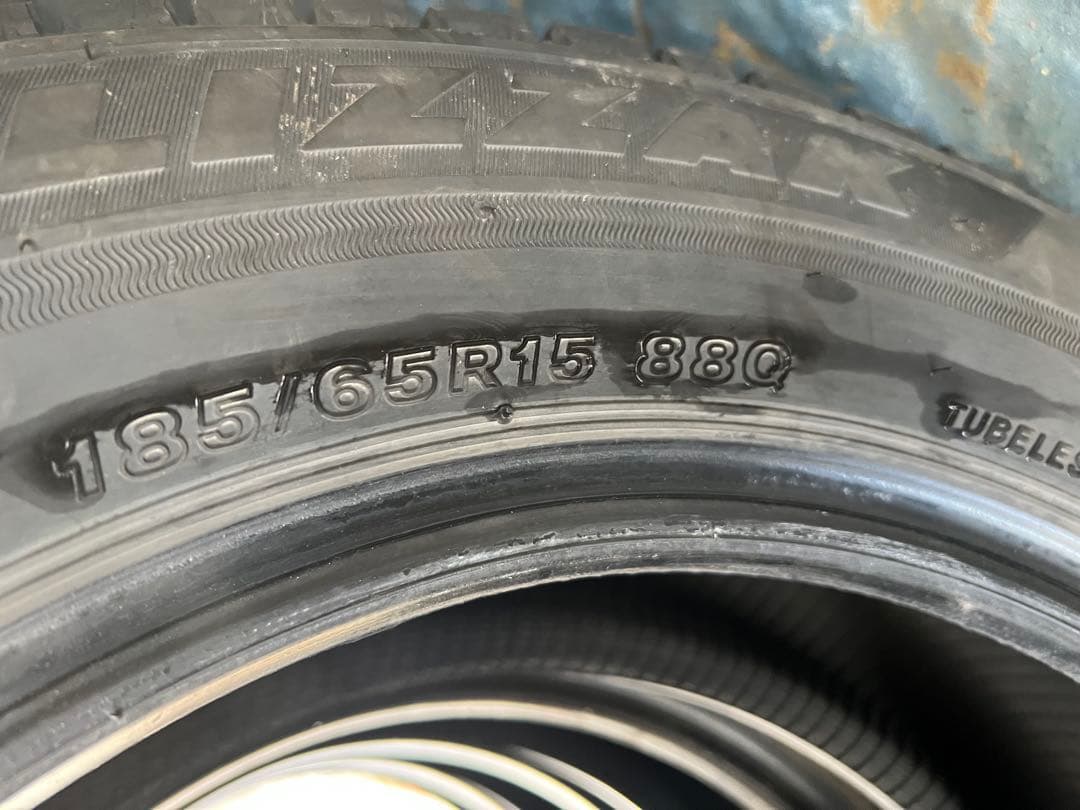 コウブリヂストンスタッドレス185／65R15 88Q