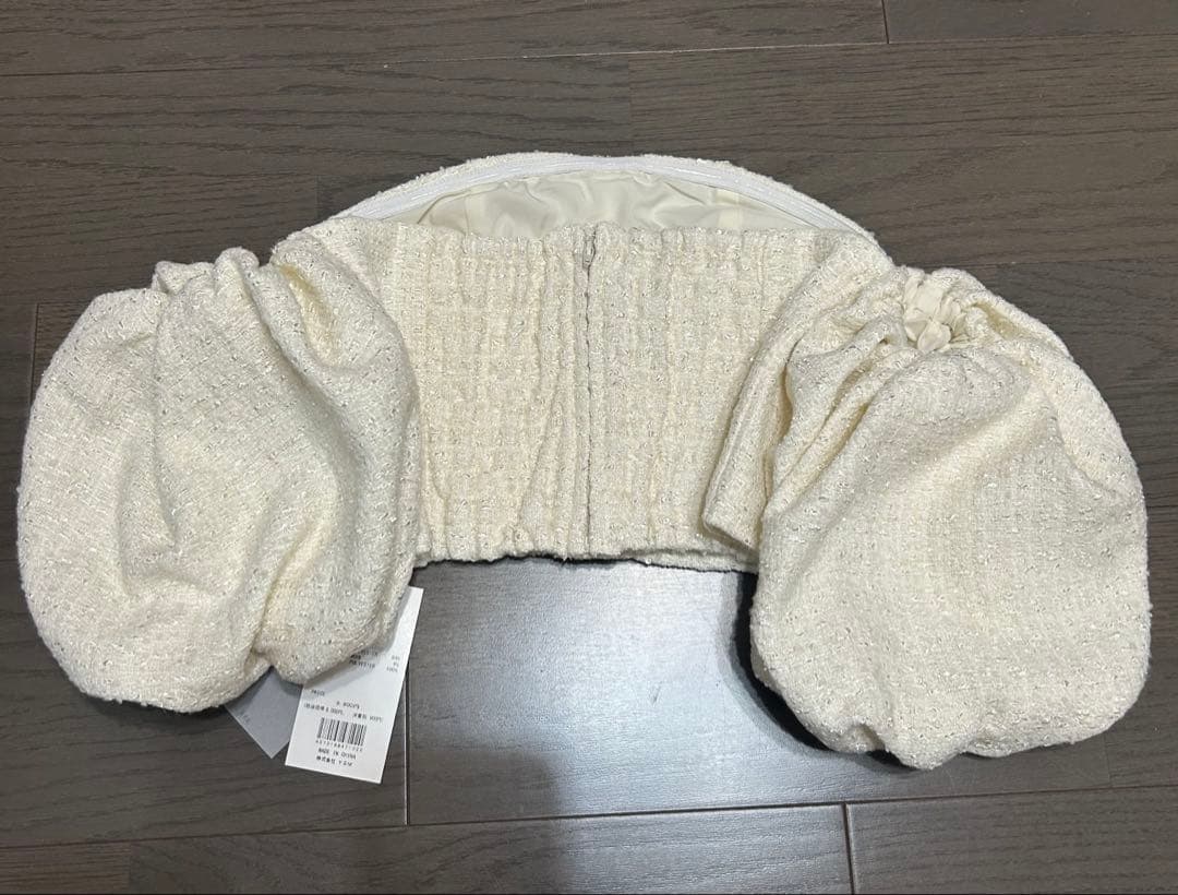 値下げ中☆パフスリーブオフショルツイードトップス　新品ダーリッチ