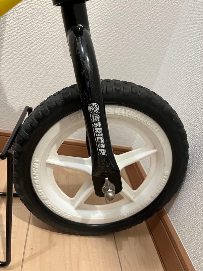未使用タイヤ付　STRIDER バランスバイク イエロー　12インチ