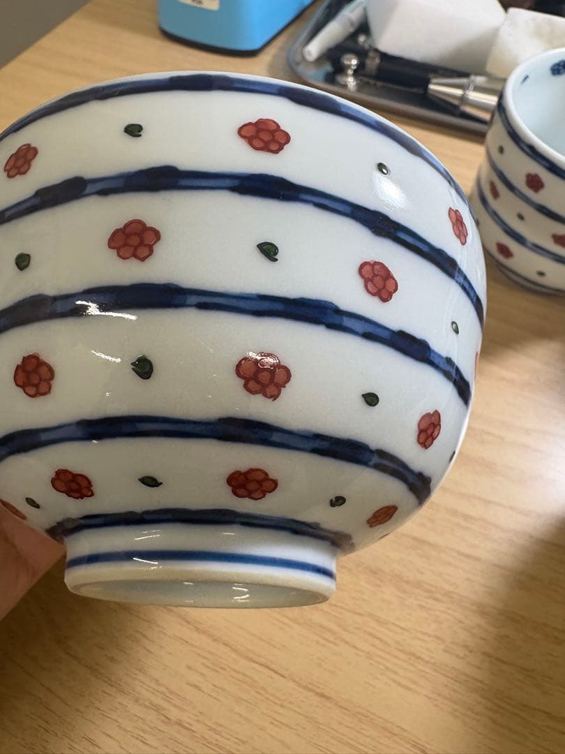 【源右衛門窯】 染錦赤梅小紋割飯碗、湯呑4点セット