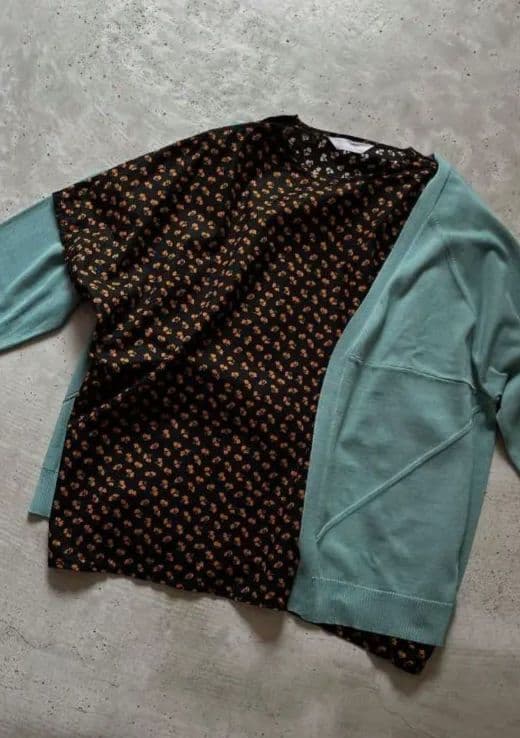 ホームスパン　homspun 今期　小花プリントブラウス　ブラック