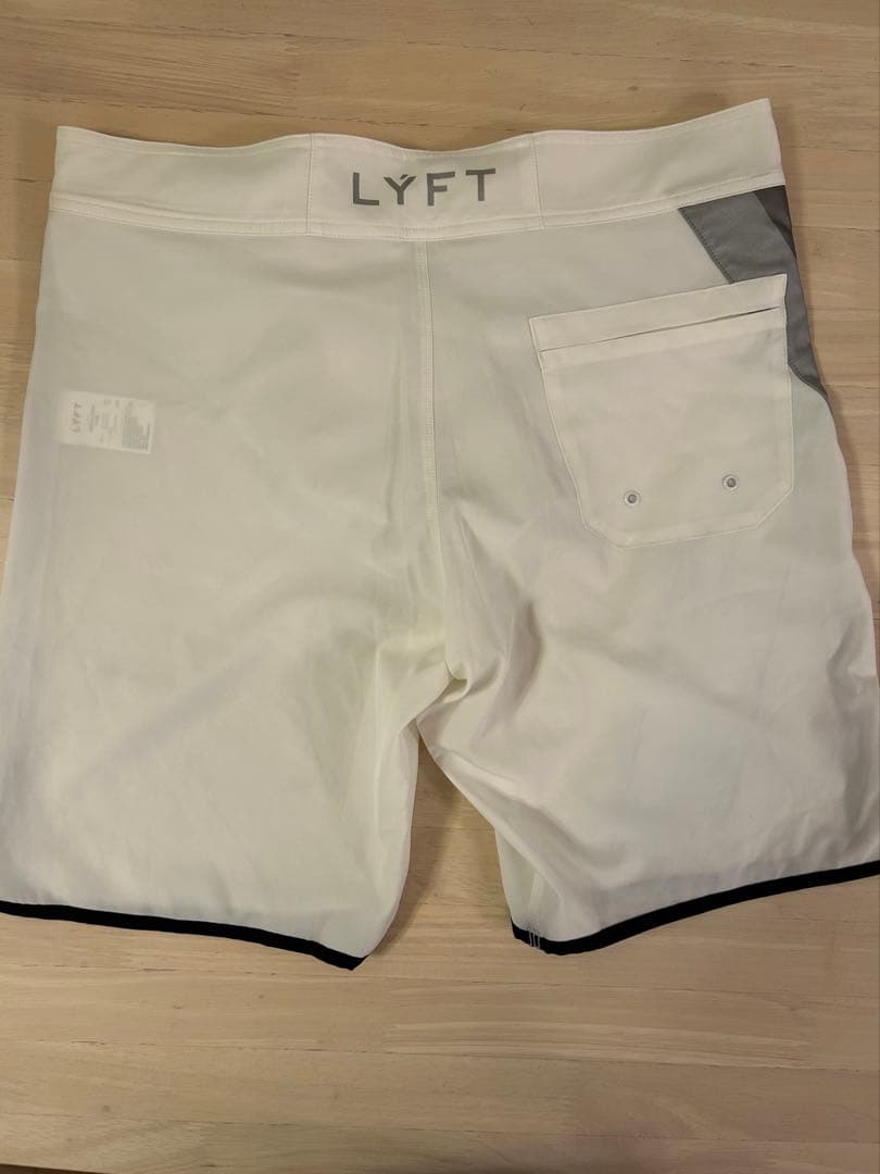 【最終価格】10/4迄。LYFT【Ｌサイズ】ステージショーツ　サーフパンツ