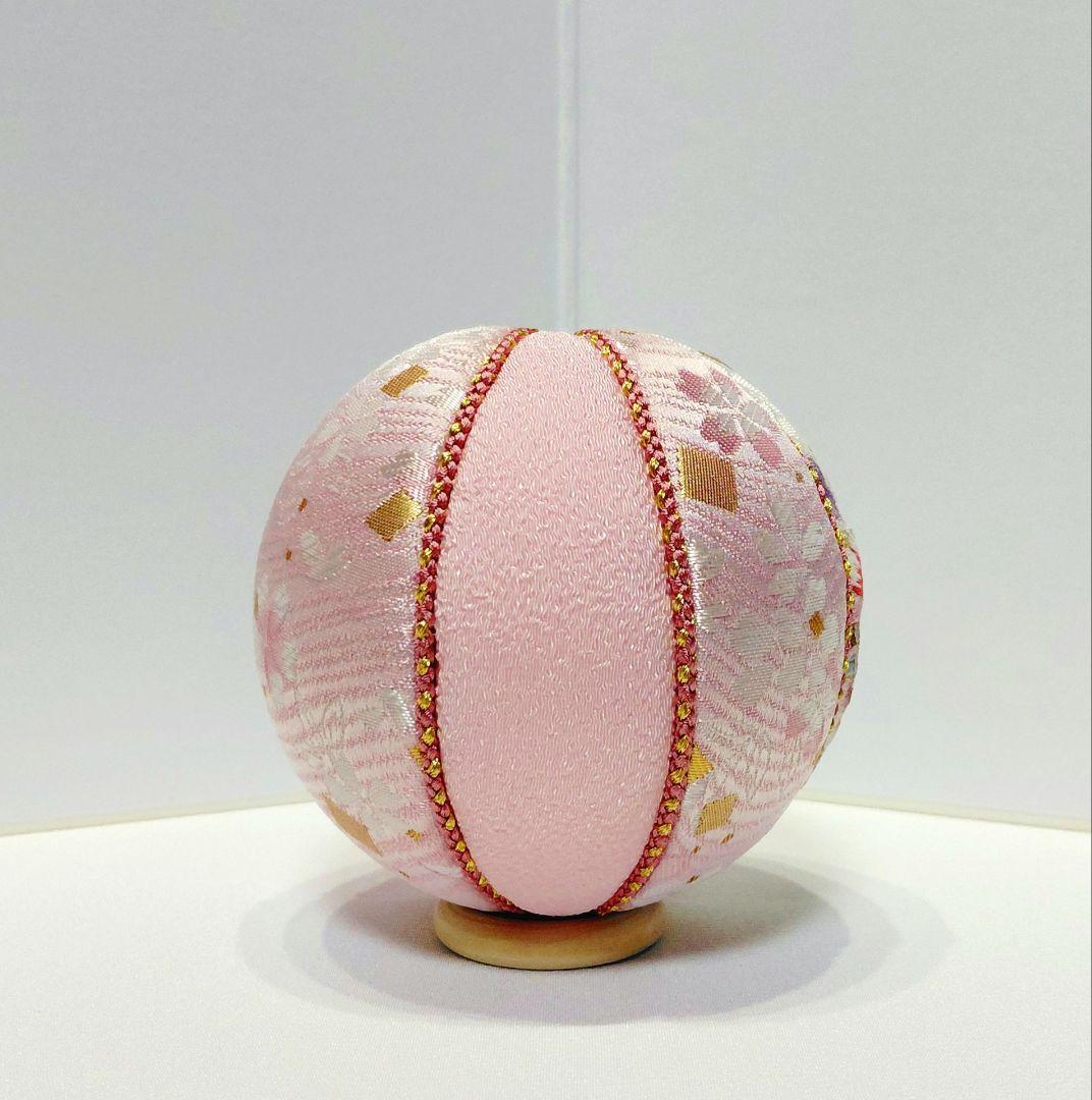 花柄刺繍の球形置物