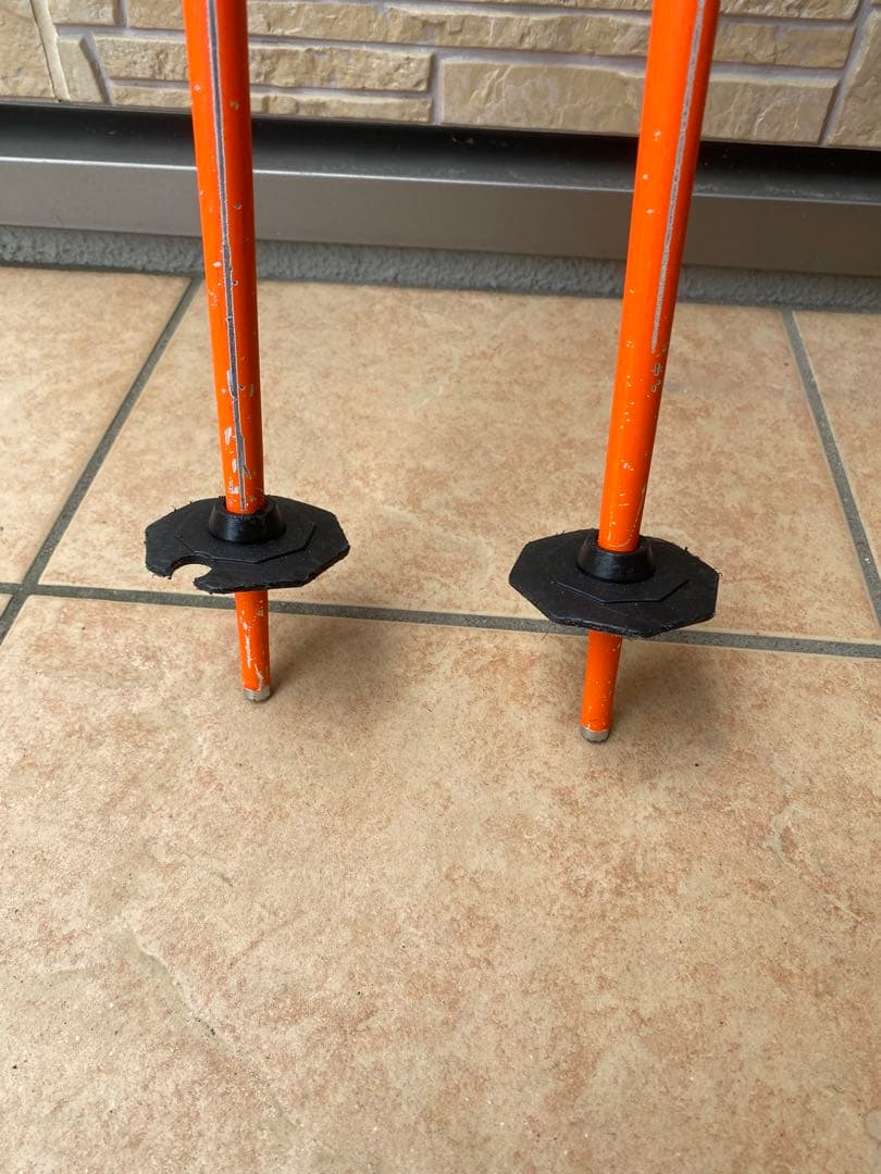 スキー学習に、Salomonスキー板130とストック90セット　サロモンジュニア