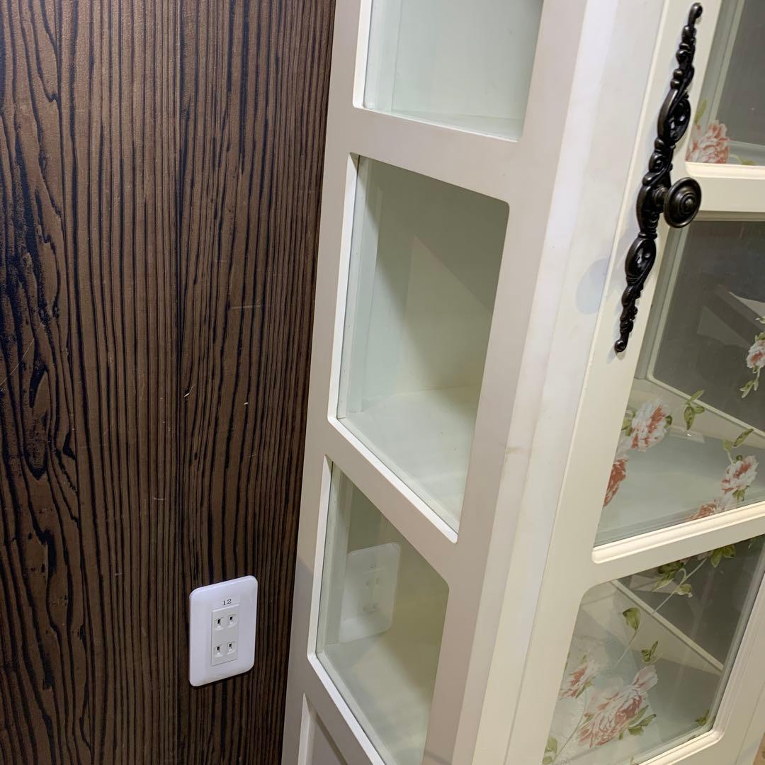 か*ん様 フラワーパターンのガラス扉キャビネット