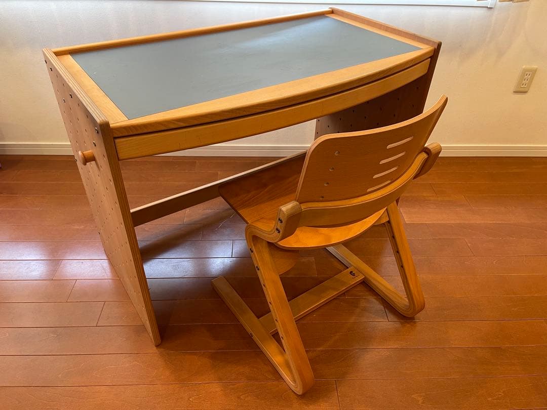 フォルミオ　Formio　学習机（引き出し付）【ちょこ】