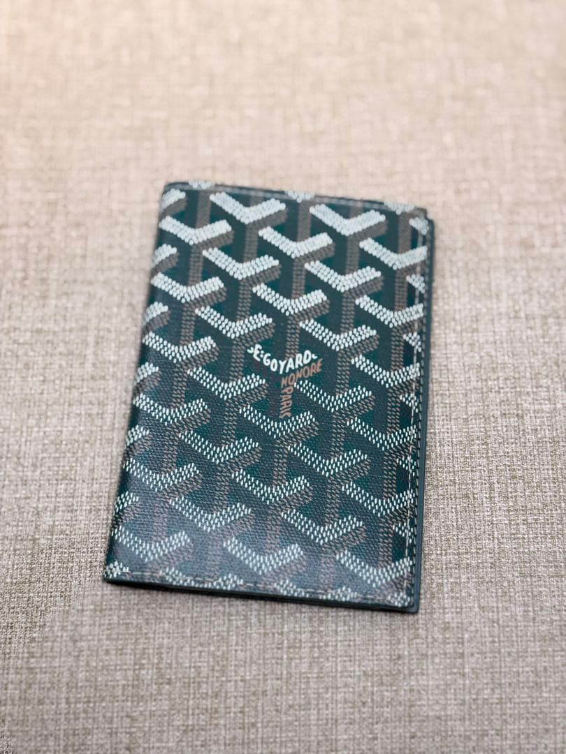 ゴヤールのパスポートケース