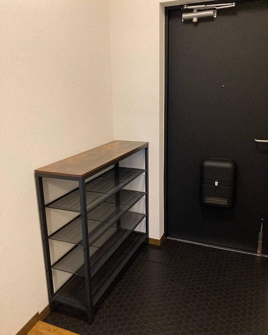 スタイリッシュなヴィンテージ風オープンシューズラック 木製天板付き
