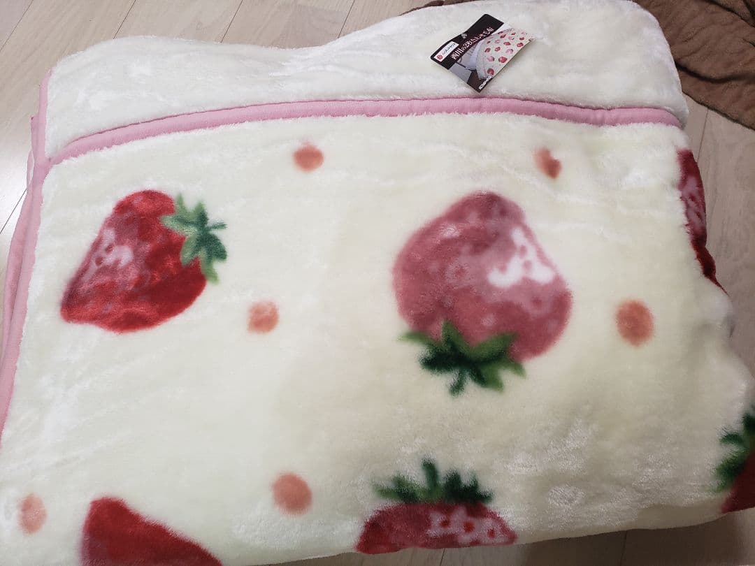 みのタグつき未使用西川苺柄二枚合わせ毛布