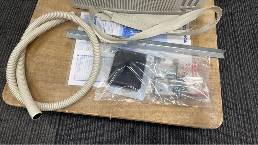 ★中古美品格安！コロナ 冷暖房兼用　ウインドエアコン CWH-A1821