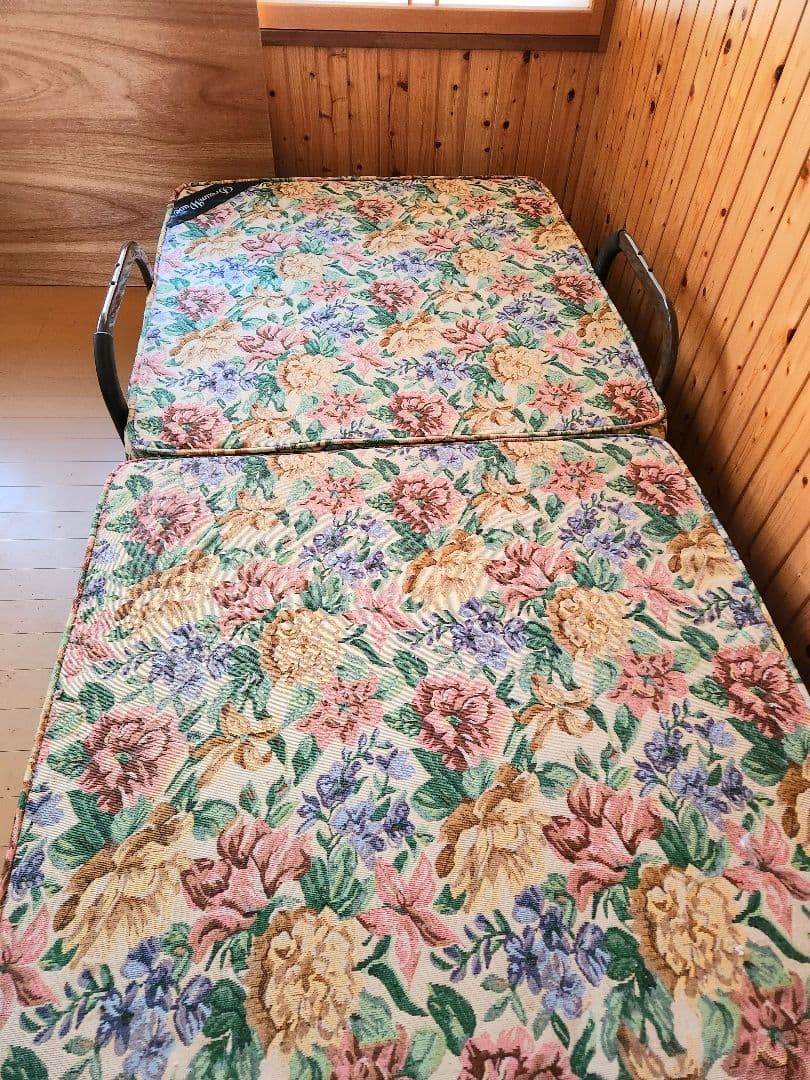 リクライニング付き　シングルベッド