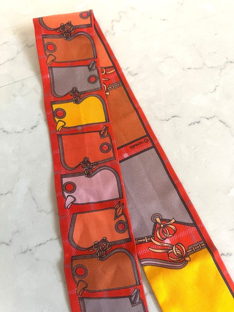 【HERMES】 エルメス ピンク・オレンジ系 お馬さん柄 シルクスカーフ