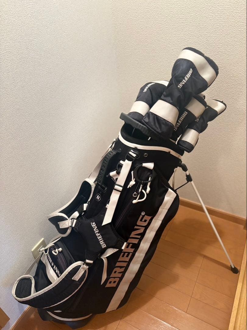 BRIEFING キャディバッグ 【ヘッドカバー付き】ブラック/ホワイト