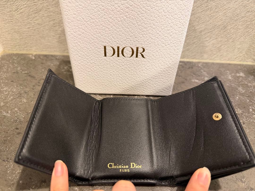 Dior 三つ折り財布　\"30 MONTAIGNE” カーフスキン ウォレット