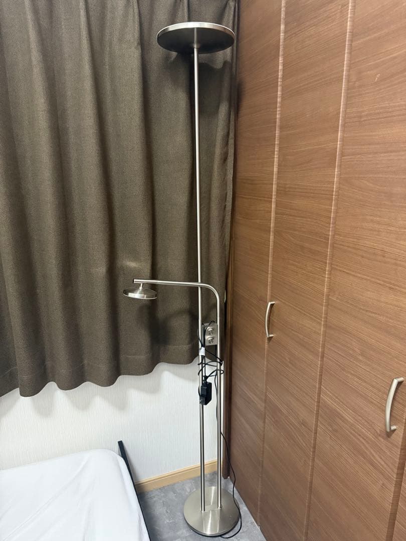 【本日限定値下げ中】IKEA ISJAKT イスヤクト スタンドライト 間接照明