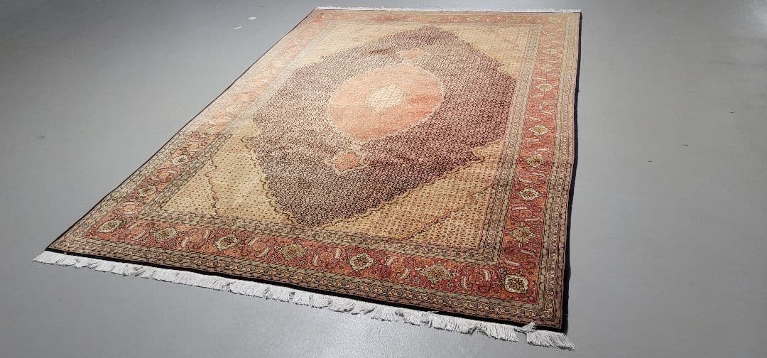 ペルシャ絨毯 タブリーズ産 マヒ柄 シルクとウールサイズ:297cm×201cm