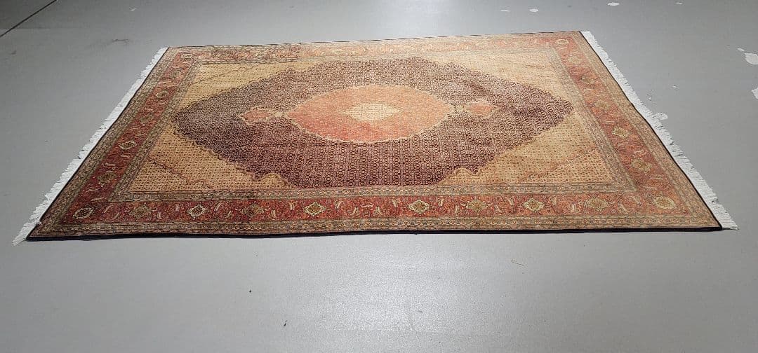 ペルシャ絨毯 タブリーズ産 マヒ柄 シルクとウールサイズ:297cm×201cm