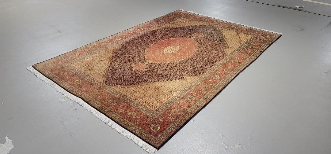 ペルシャ絨毯 タブリーズ産 マヒ柄 シルクとウールサイズ:297cm×201cm