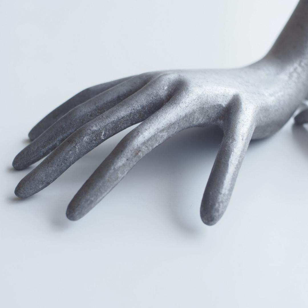 delicate hands / 手のオブジェ