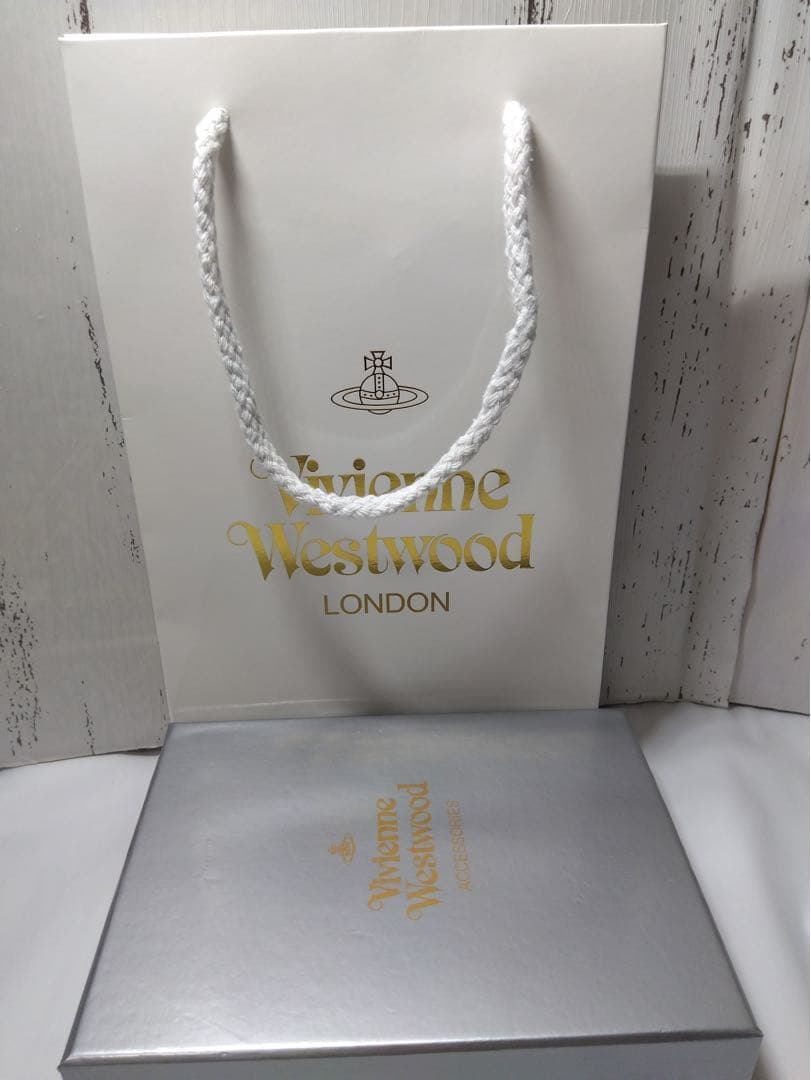 【ショッパー付き】VivienneWestwood♡三つ折財布　エナメルブラック