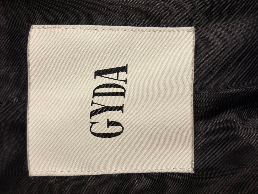 GYDA ブラックダウンジャケット・ベルト付き