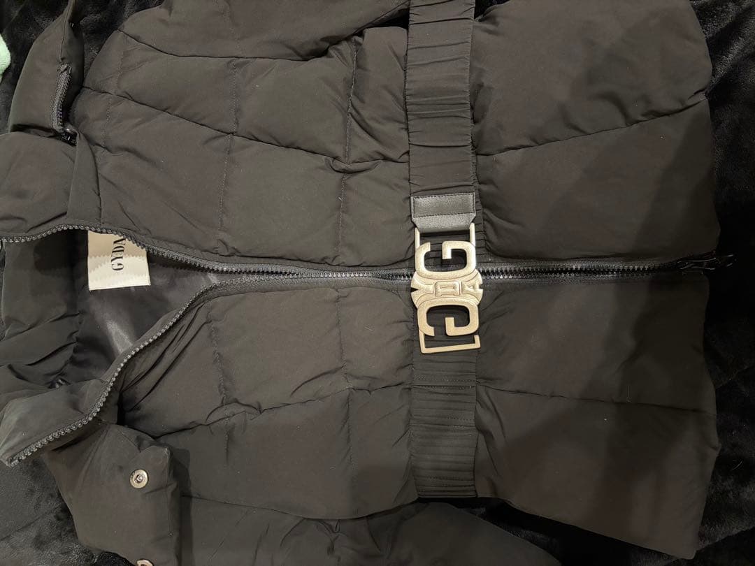 GYDA ブラックダウンジャケット・ベルト付き