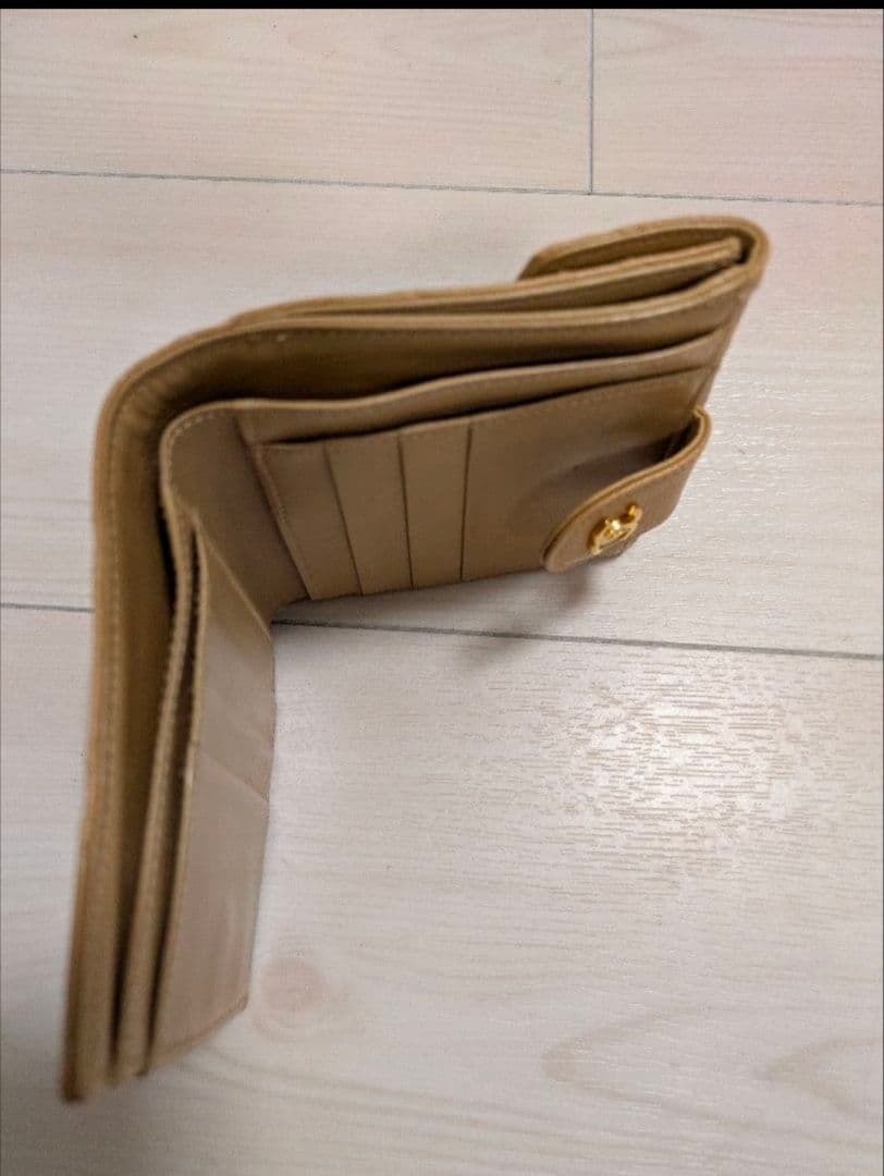 CHANEL 二つ折り財布　キャビアスキン　ビコローレ　ベージュ　キルティング