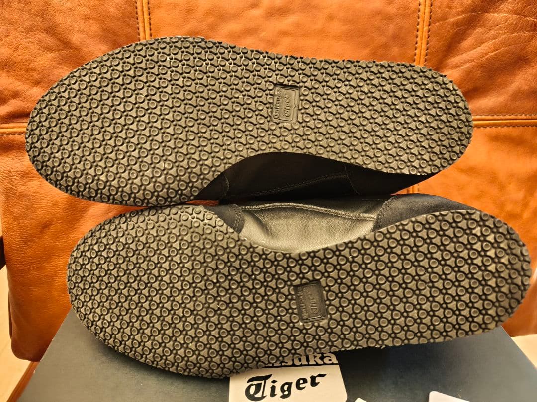 新品同様　Onitsuka Tiger SERRANO CL ブラック/27.0