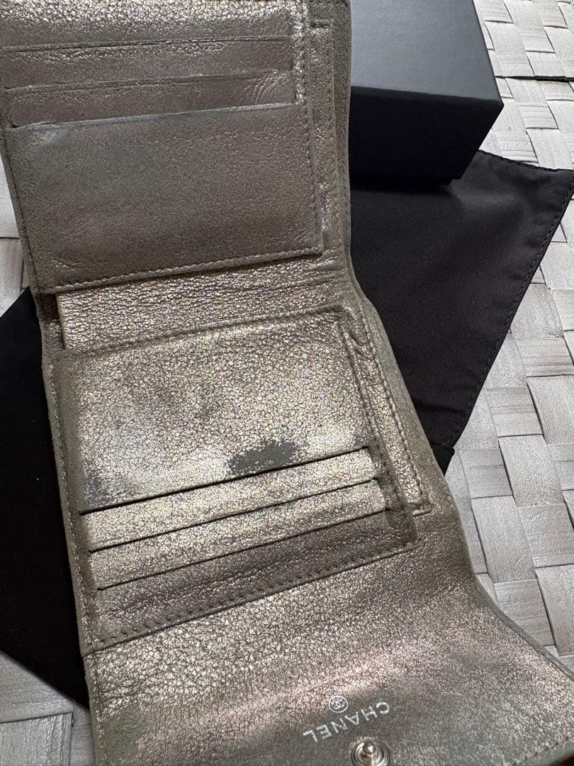 CHANEL グレー 二つ折り財布 フラワーパターン
