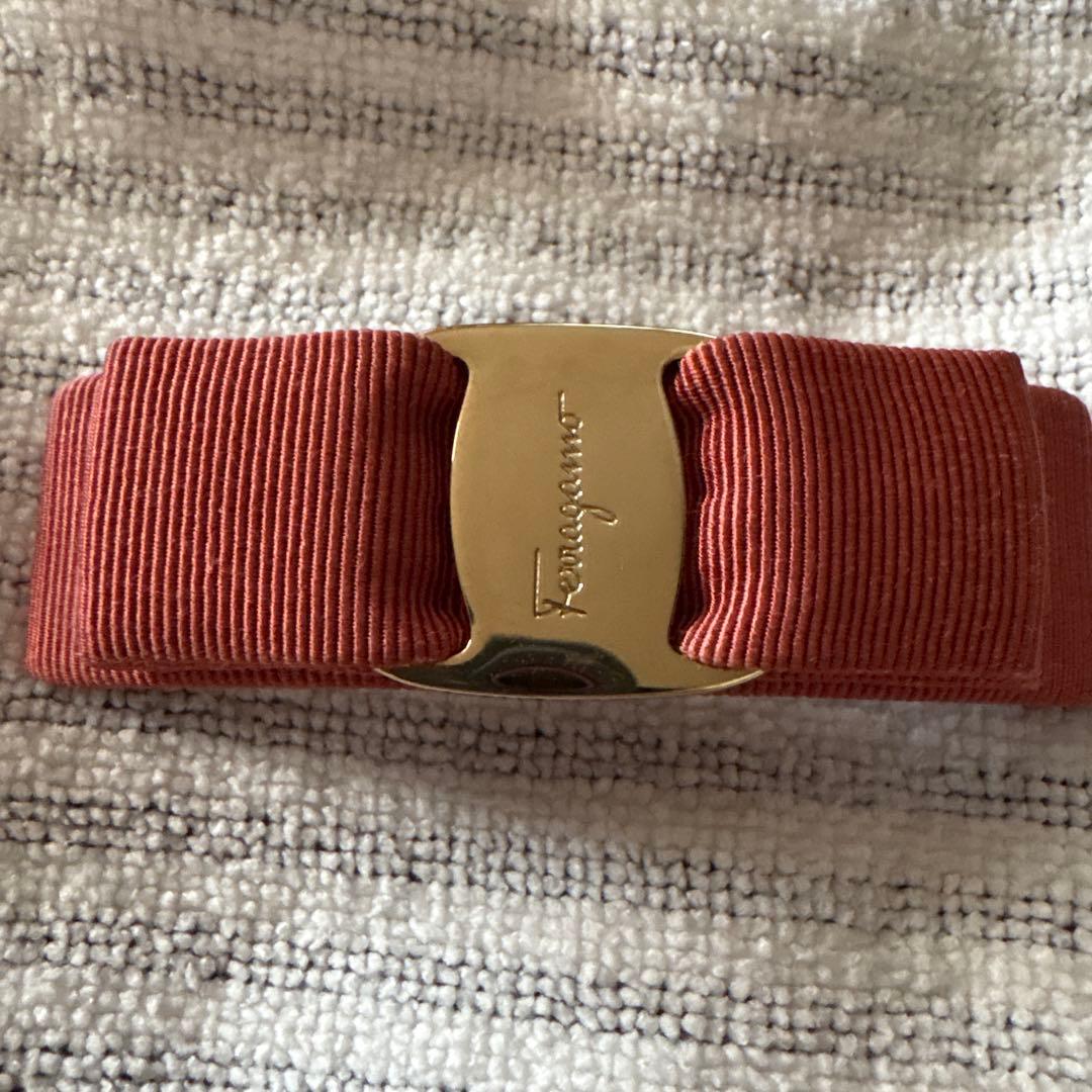 フェラガモ バレッタ オレンジ