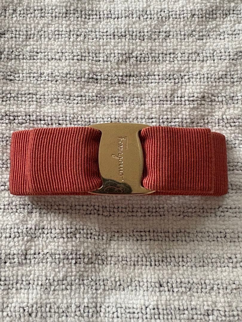 フェラガモ バレッタ オレンジ