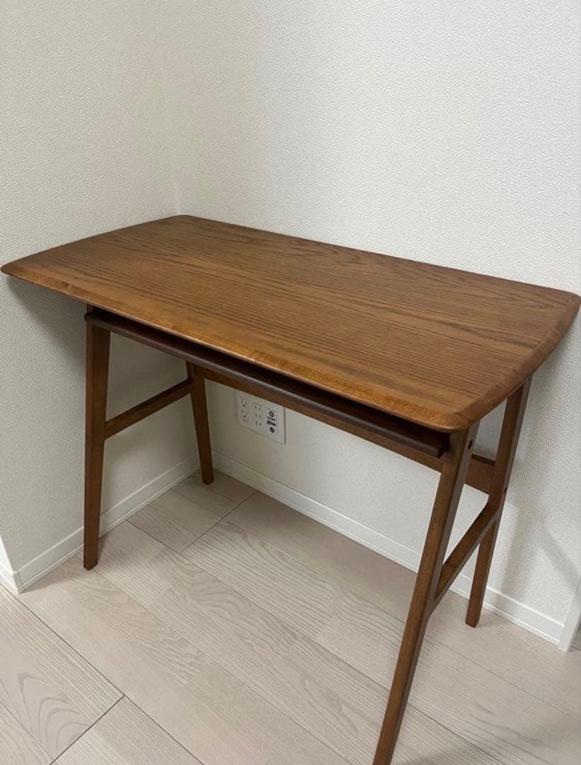 天然木の北欧ヴィンテージ風デスク　テーブル　売り切れ中の品　未使用　美品