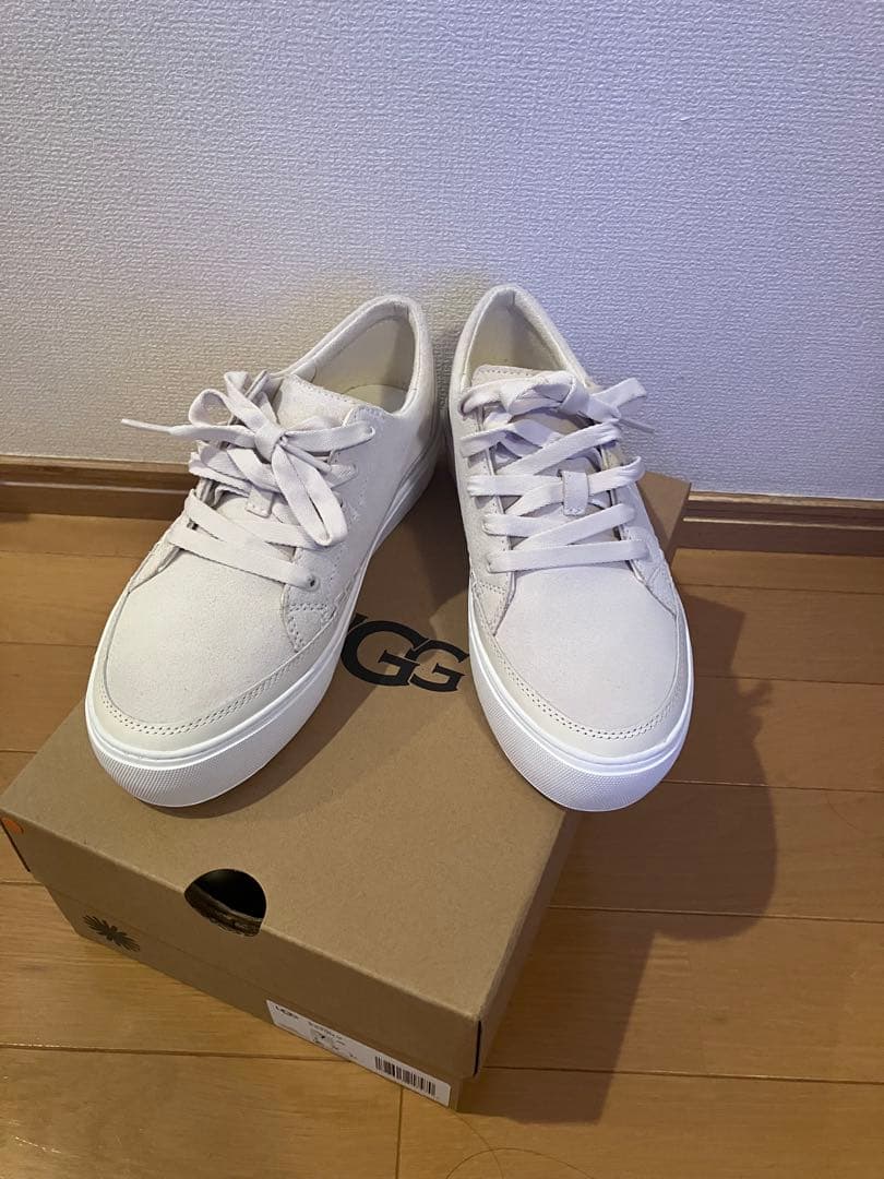 新品　UGG ジロレースアップ　白24cm