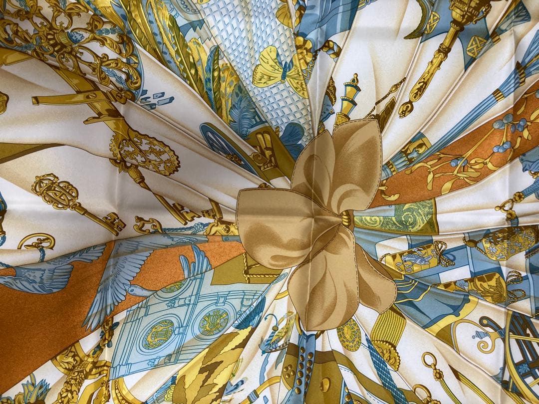 【新品/未使用】エルメス　HERMES /最高級品/ 総柄シルクスカーフ