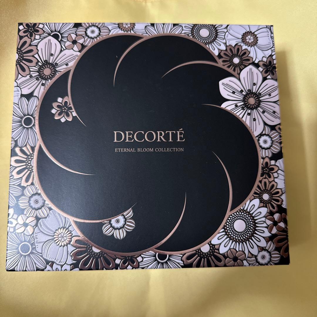 コスメデコルテクリスマスコフレ 2025エターナルブルームコレクション