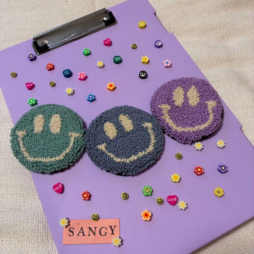 【ハンドメイド】スマイル×3p パンチニードル　ミニラグ　ワッペン　コースター