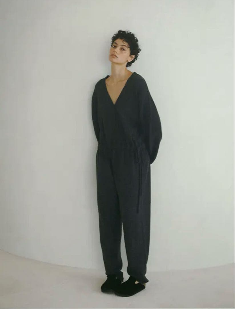 Vネックニットオールインワン グレー　S ETRETOKYO