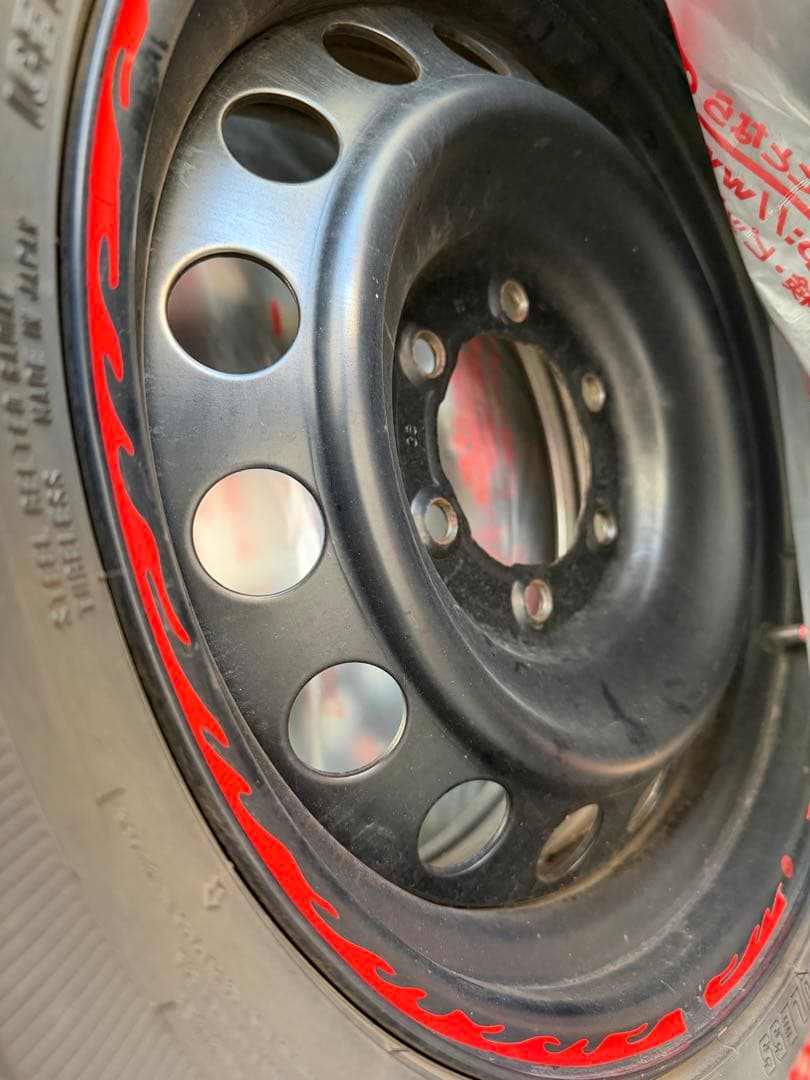 ハイラックス　純正鉄チン・グッドイヤー　スタッドレスタイヤ