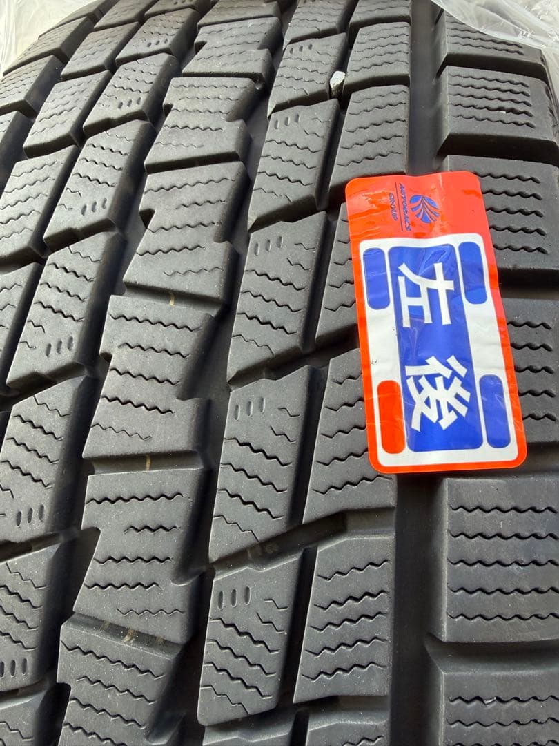 ハイラックス　純正鉄チン・グッドイヤー　スタッドレスタイヤ