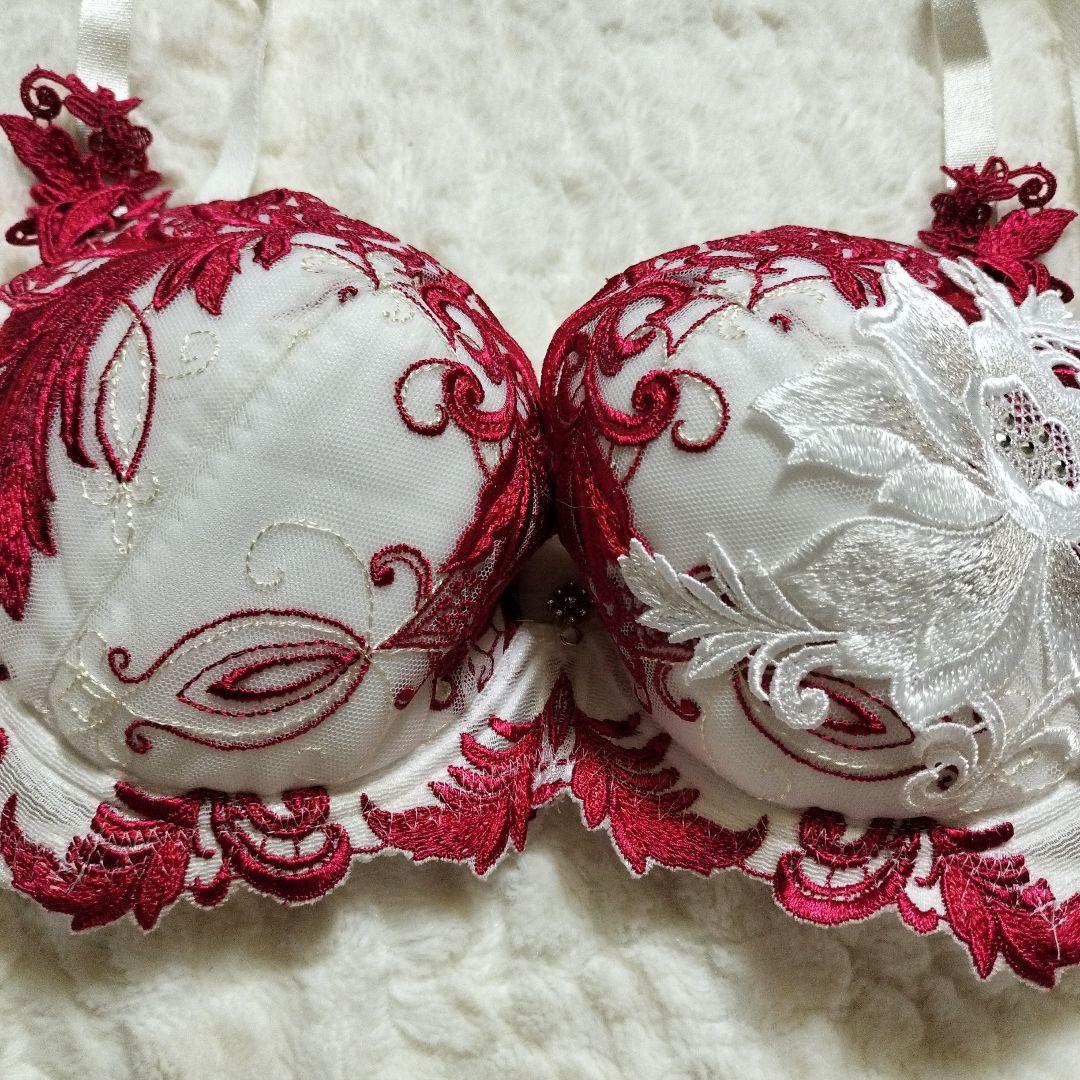サルート歌舞伎刺繍入りホワイトレッドブラジャーショーツセット即購入◎☆新品未使用