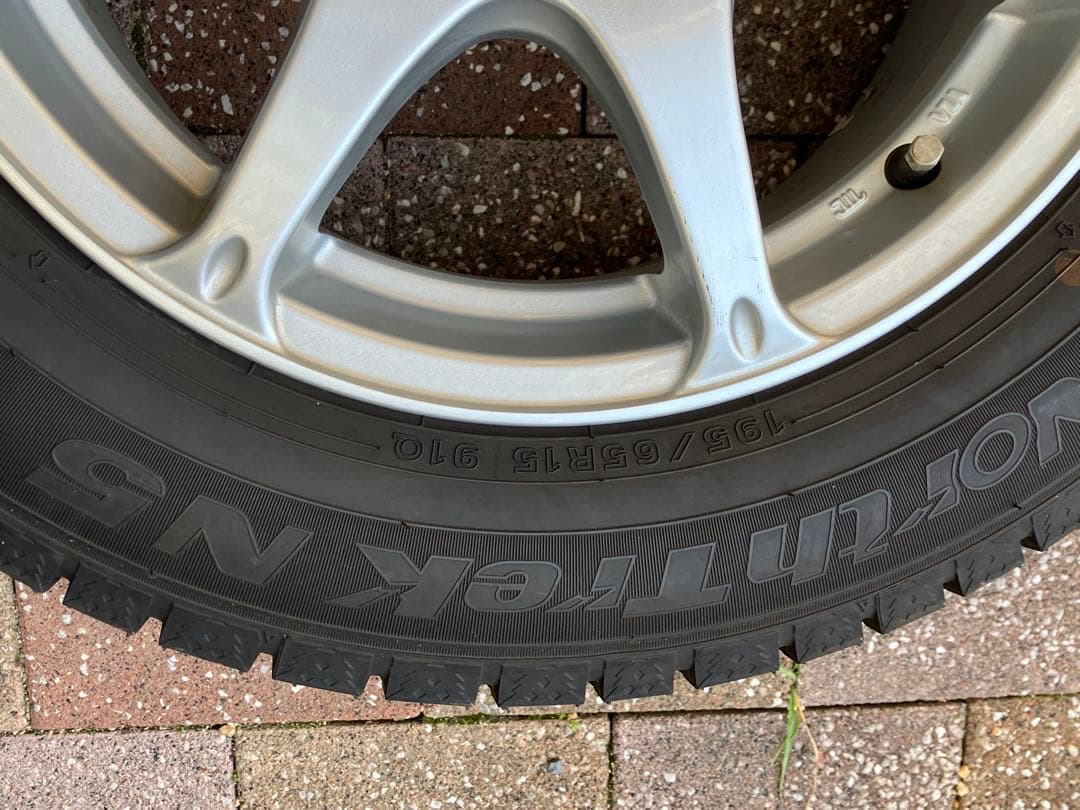 ノーストレック スタッドレスタイヤ 195/65R15